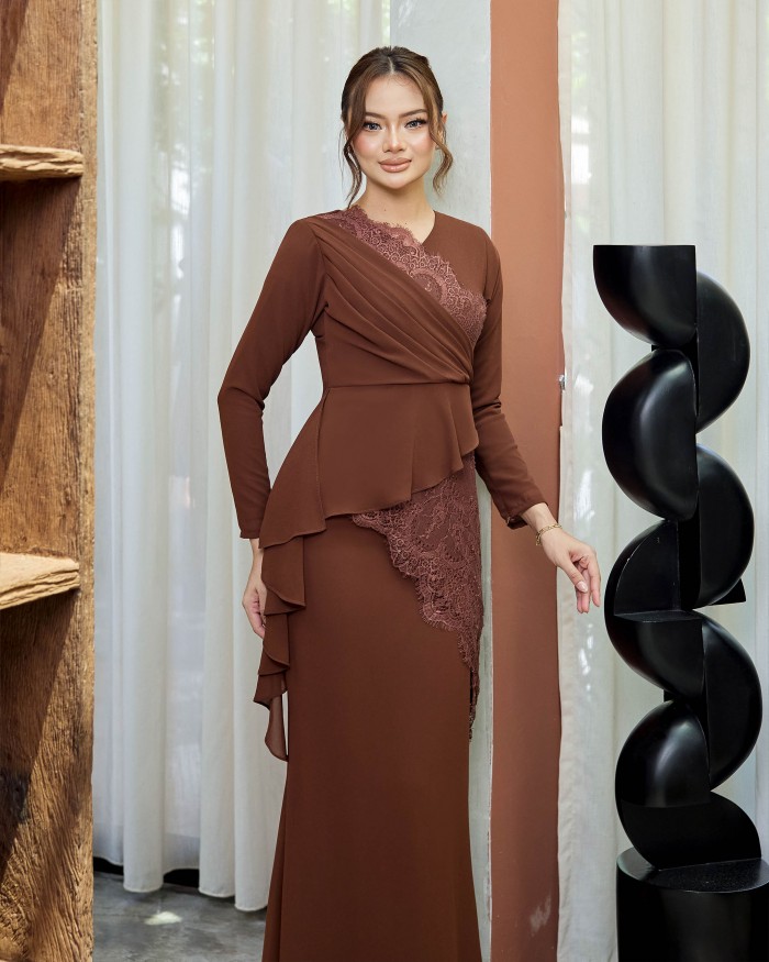 (PRE-ORDER) Amora - Rich Brown